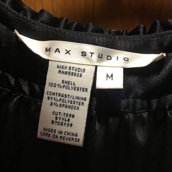 SALE 2/$30. NWOT. Max Studio Brand Black and White Floral Print RuffledTop M - Picture 6 of 6